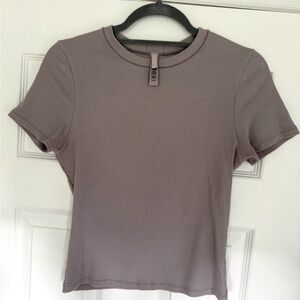 SKIMS Cotton Rib T-Shirt - Oyster